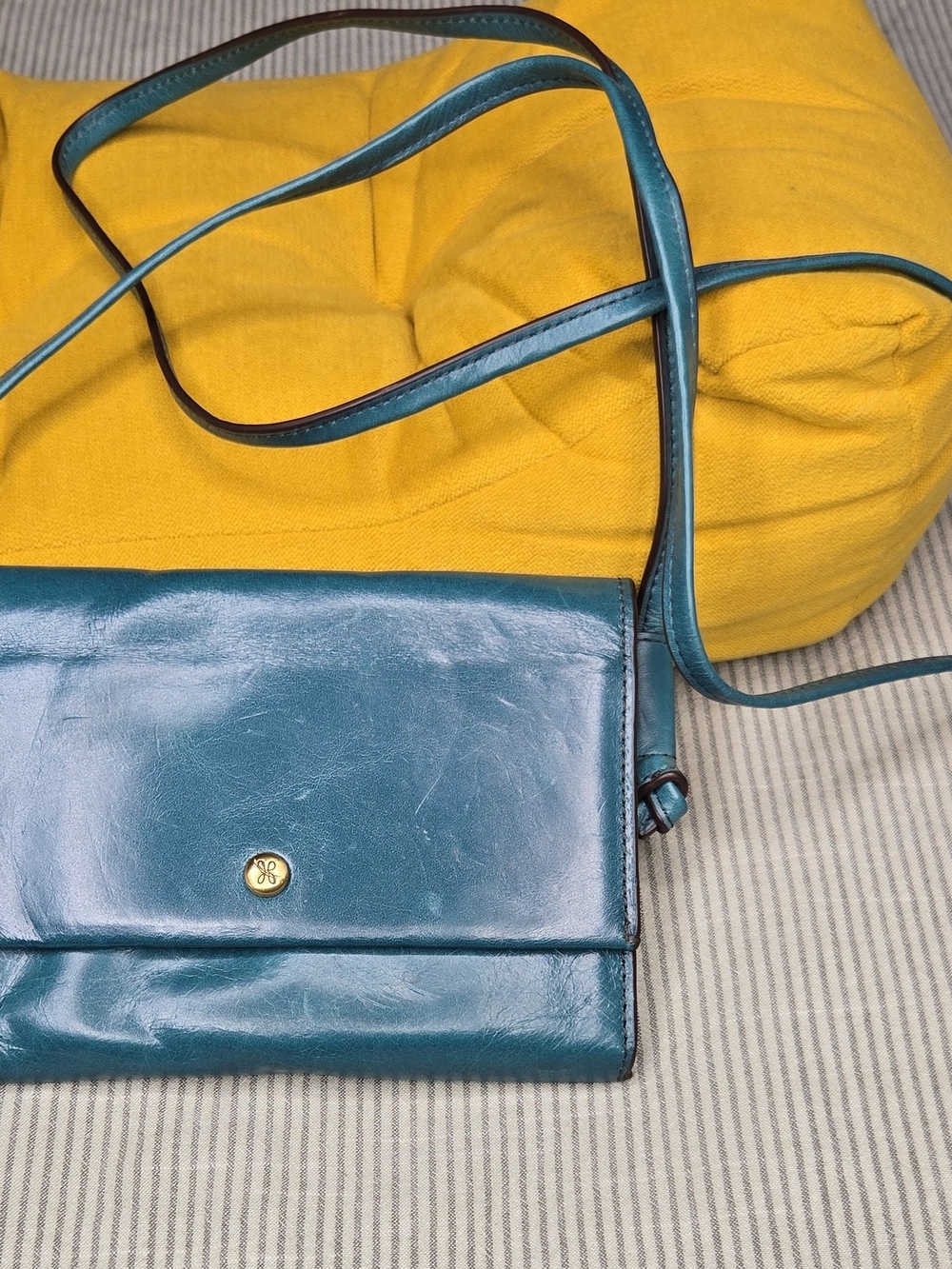 Sleek Vintage HoboTeal Leather Crossbody Bag with Gold Accent